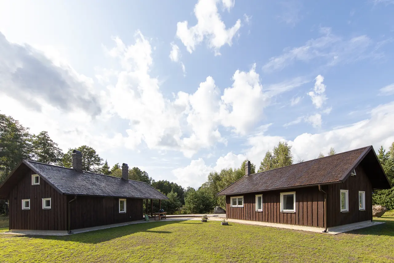Lohjaoja puhkemaja magamistuba, hubane voodiga puhkeruum